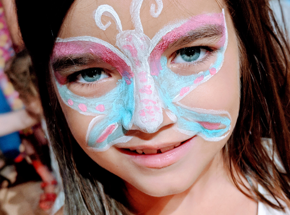 Kids birthday parties at the Salsa With Silvia dance studio: arts and crafts, dance, games, Elsa, Mickey Mouse, Peppa Pig, princess, face painting and more.