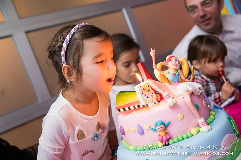 Salsa-with-Silvia-Birthday-Party-200119-130828-3526